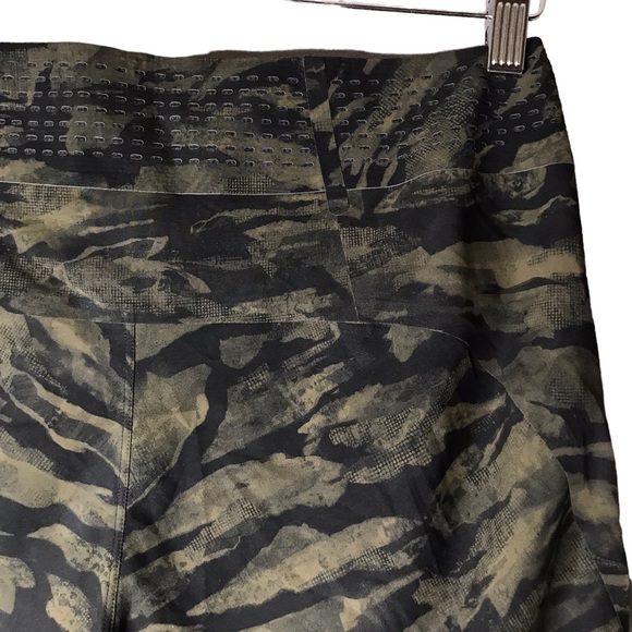 Lululemon Current State Swim Short 9" Inseam Green Black Workout Men's Waist 28 - Picture 11 of 12